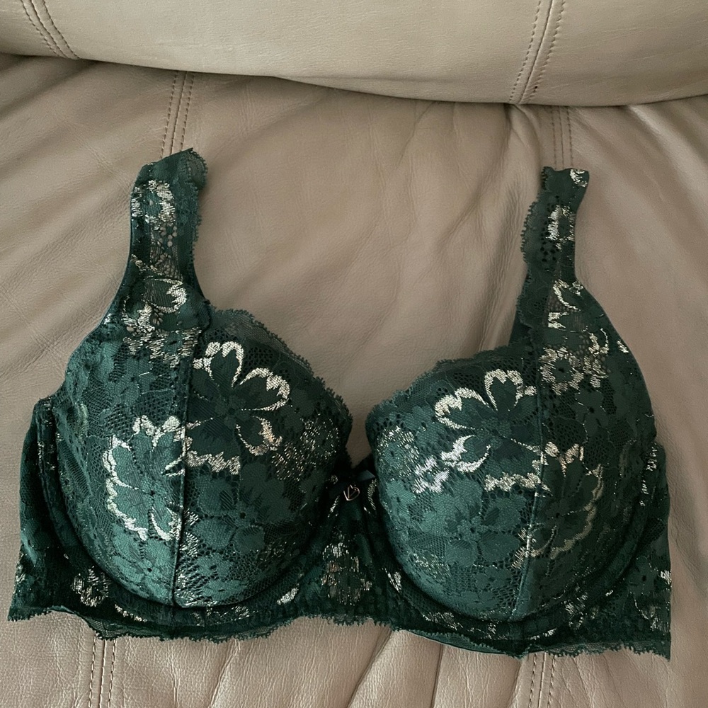 Victoria’s Secret bra size 36D